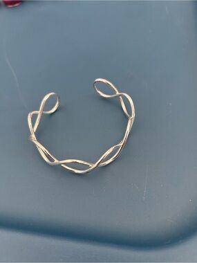 🧡5/$25🧡Silver Twisted Open Cuff Bracelet - Elegant Women’s Jewelry
